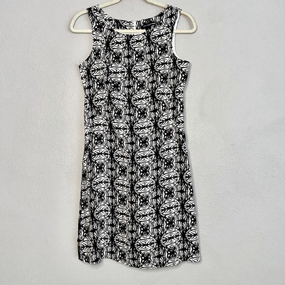 Saint Tropez Dress Size 4 Pattern 100% Linen Black White Knee Length Sleeveless - Picture 1 of 10